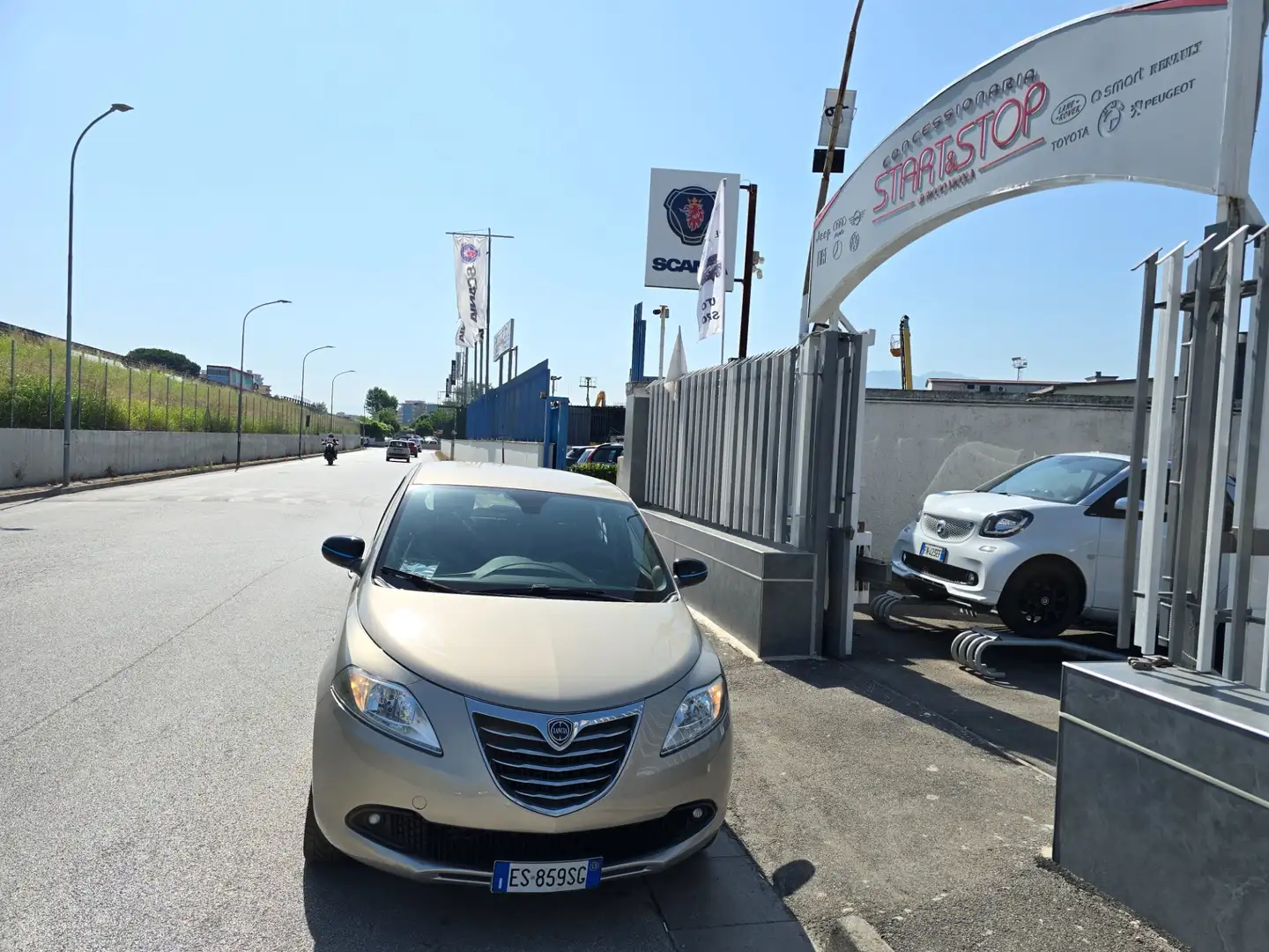 Lancia Ypsilon Lancia Ypsilon 0.9 TwinAir 85 CV 5 porte Metano Ec Beige - 2