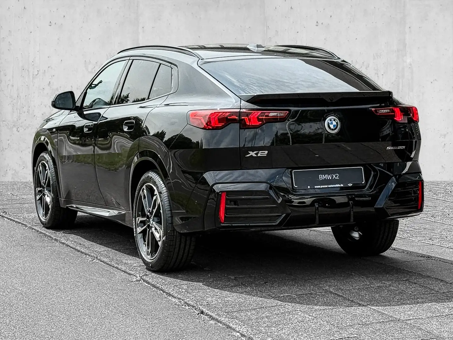 BMW X2 sDrive20i M Sportpaket * Panorama Glasdach * HiFi Schwarz - 2
