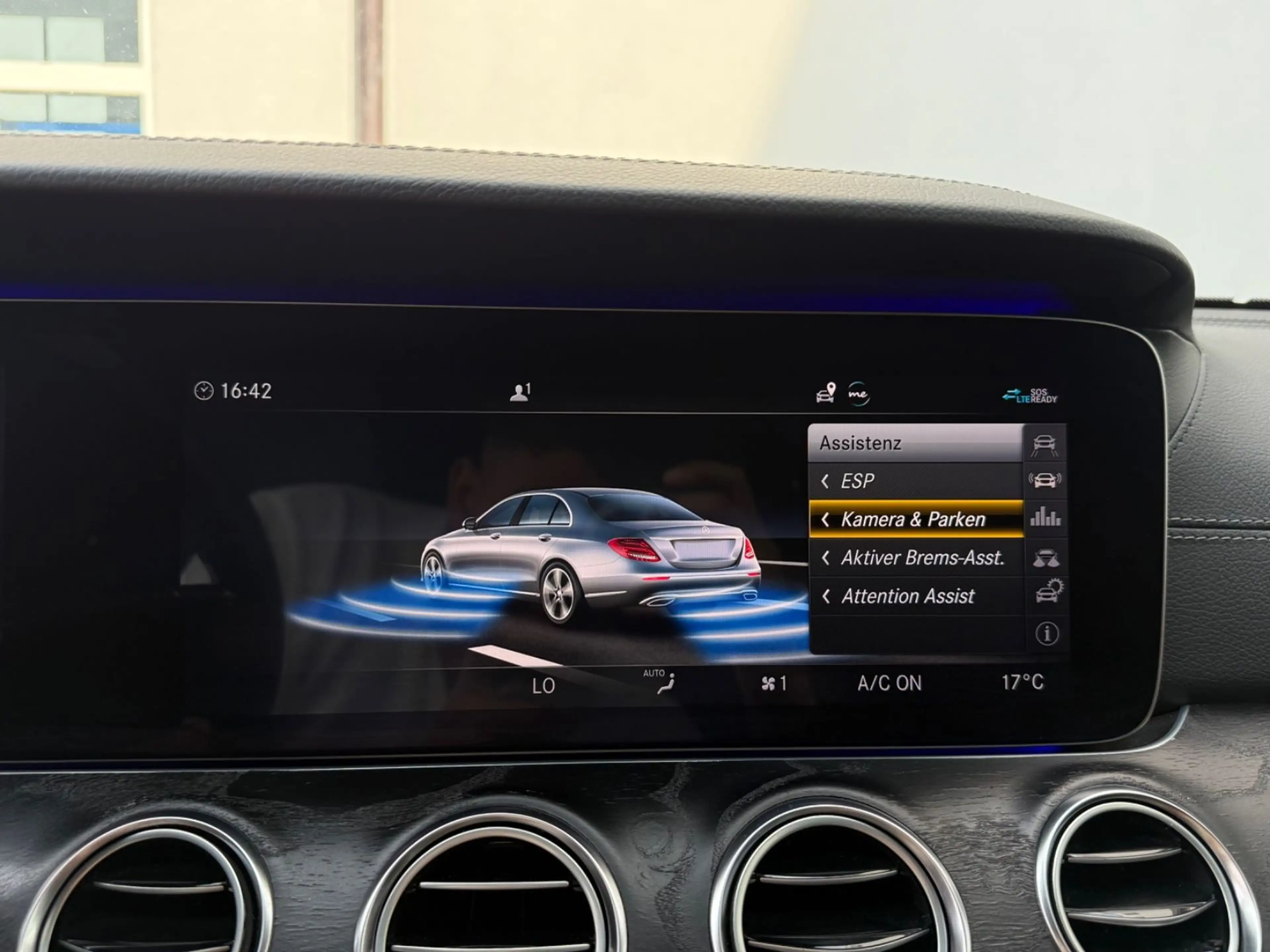 Mercedes-Benz E 400 d Limousine 4Matic 9G AMG NIGHT *AHK*KAMERA — photo 9