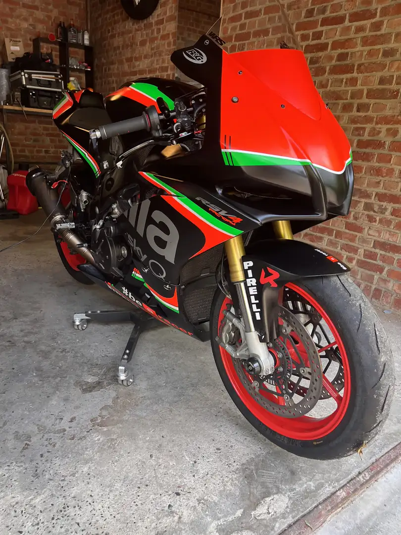 Aprilia RSV4 - 1