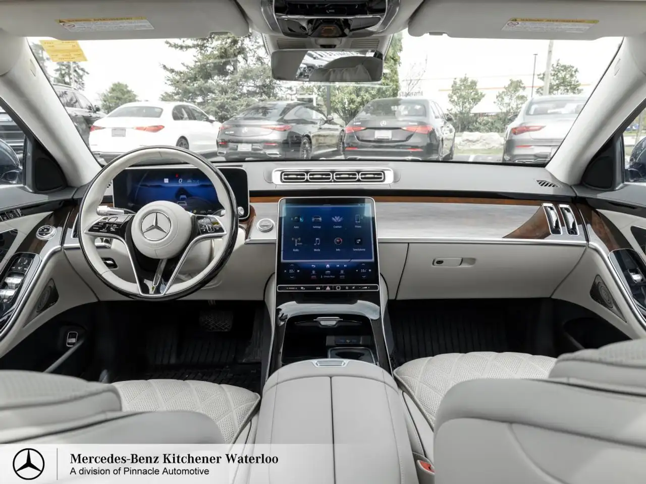 Mercedes-Benz S-Class снимка Mercedes-Benz S-Class