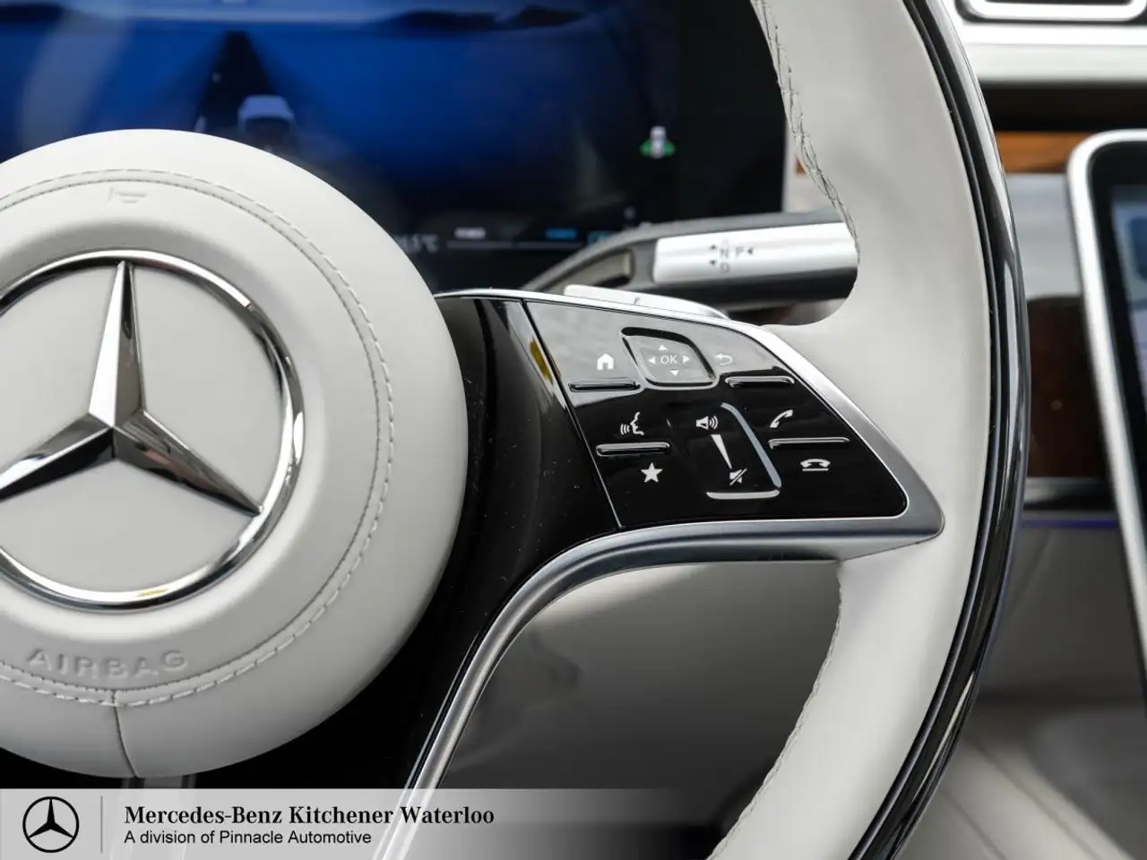 Mercedes-Benz S-Class снимка Mercedes-Benz S-Class