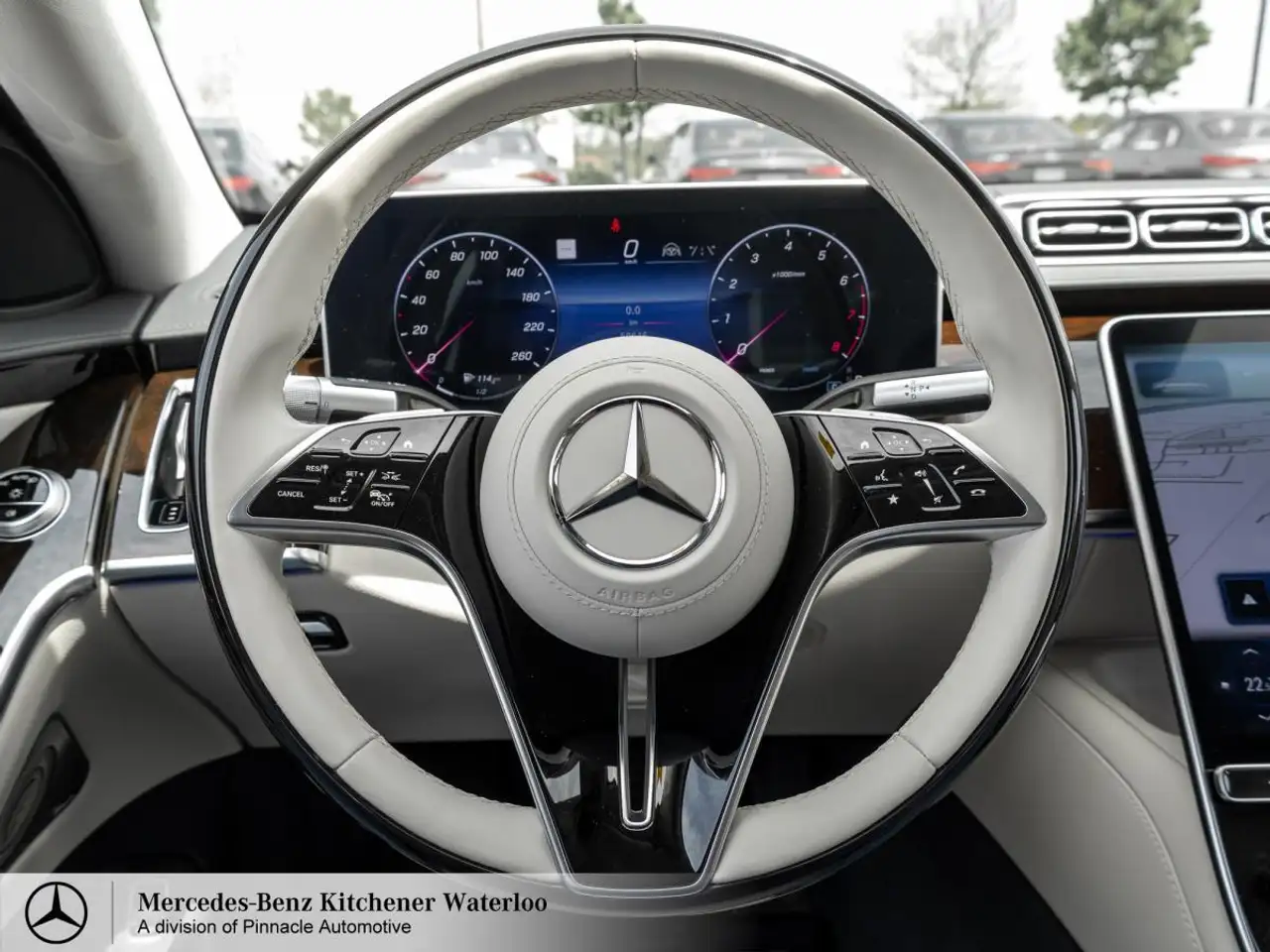 Mercedes-Benz S-Class снимка Mercedes-Benz S-Class