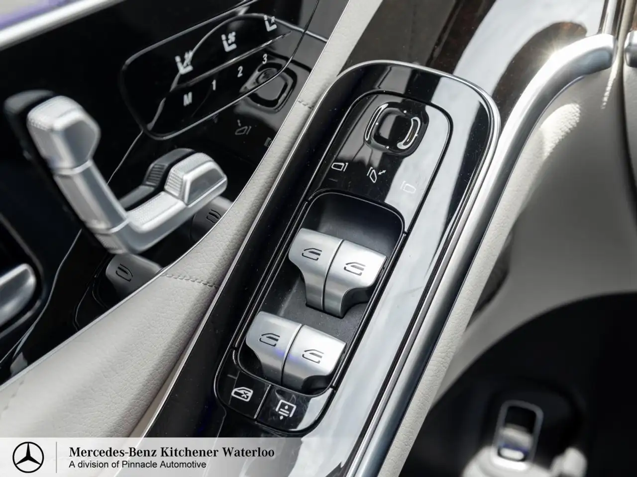 Mercedes-Benz S-Class снимка Mercedes-Benz S-Class