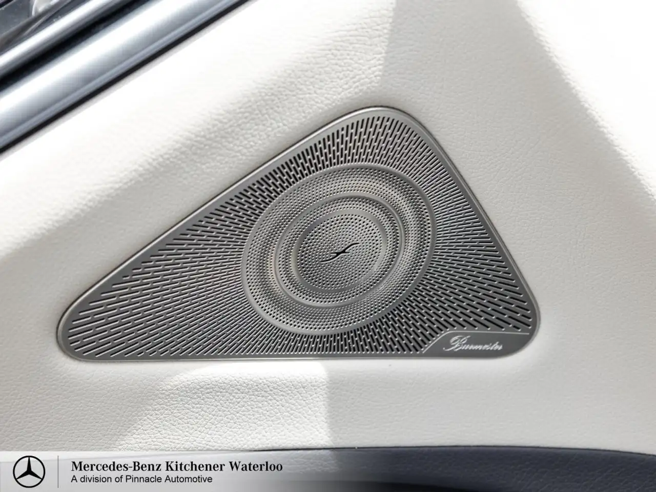 Mercedes-Benz S-Class снимка Mercedes-Benz S-Class
