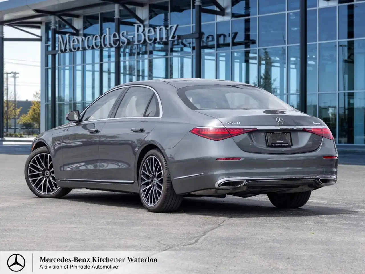 Mercedes-Benz S-Class снимка Mercedes-Benz S-Class