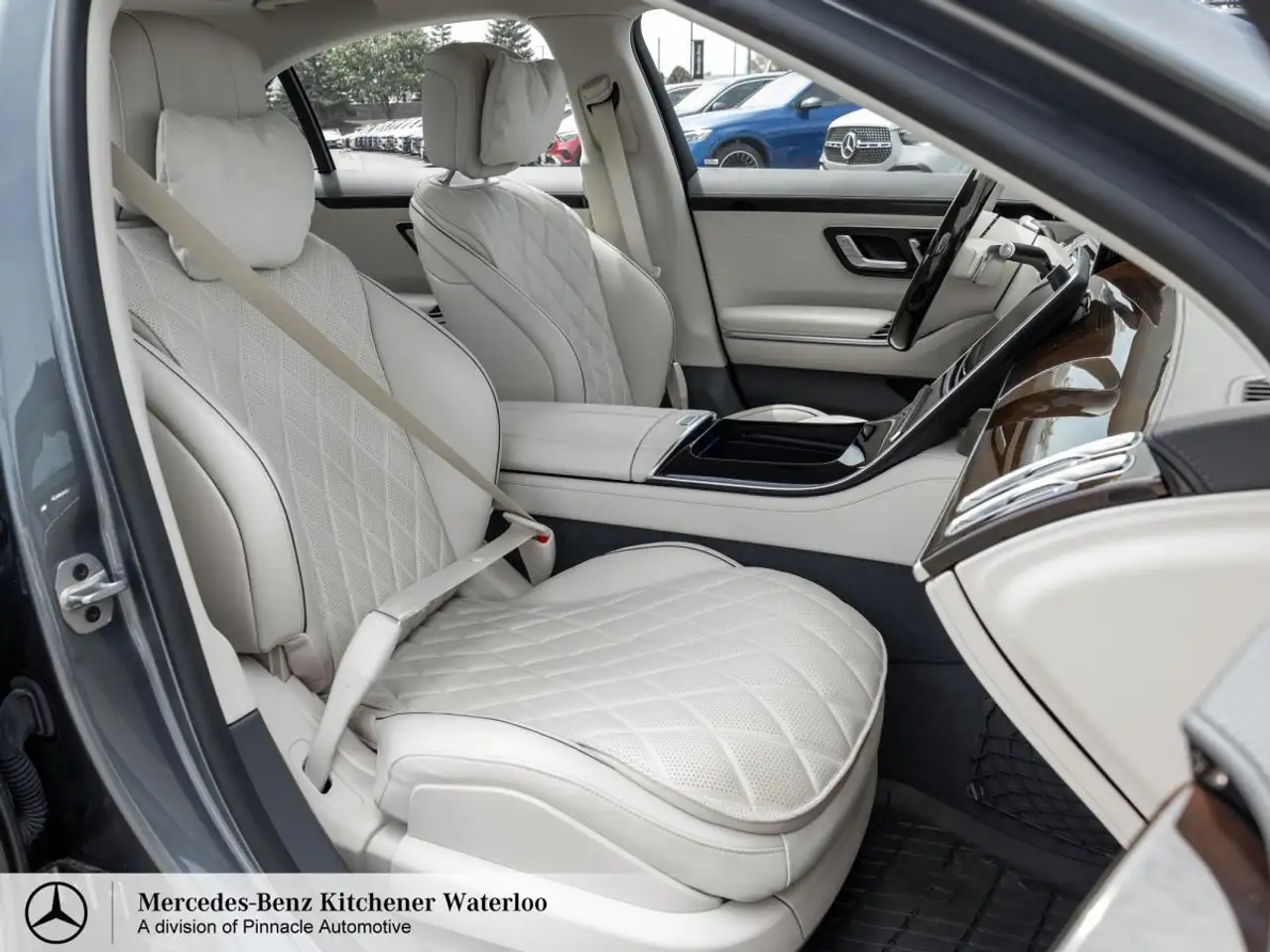 Mercedes-Benz S-Class снимка Mercedes-Benz S-Class