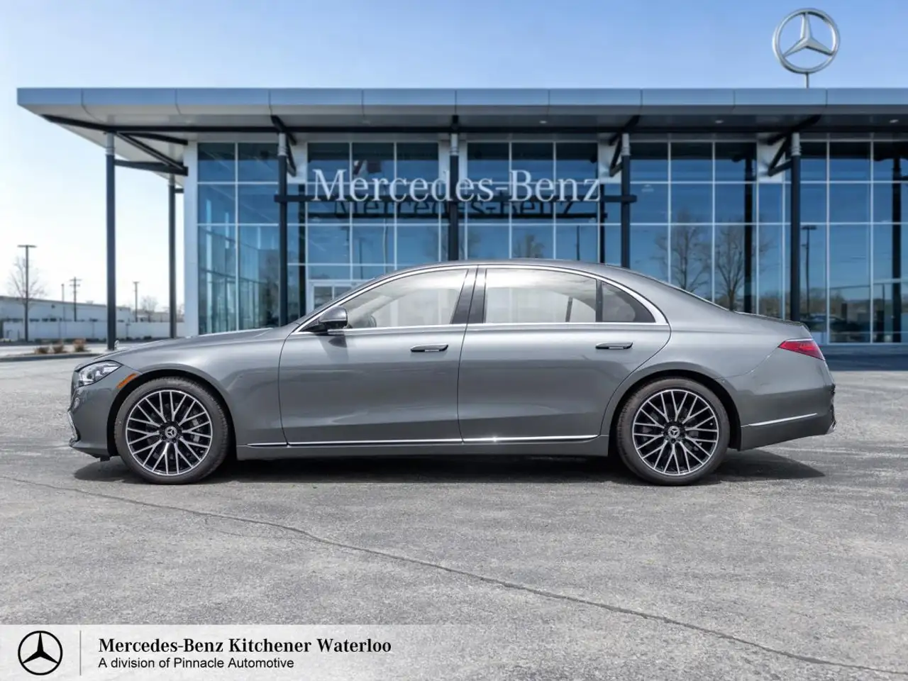 Mercedes-Benz S-Class снимка Mercedes-Benz S-Class