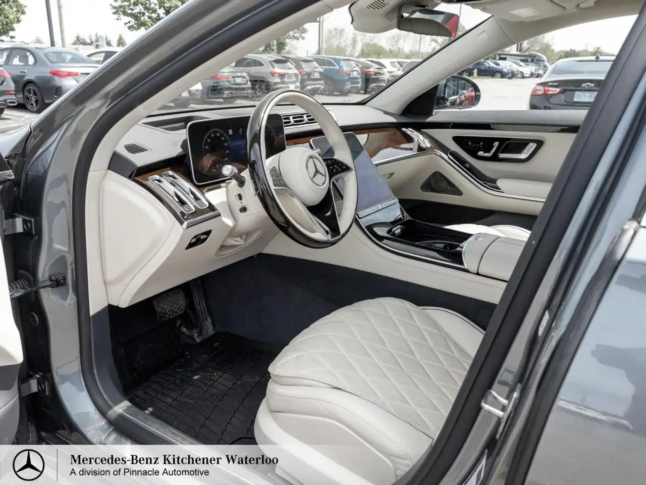 Mercedes-Benz S-Class снимка Mercedes-Benz S-Class