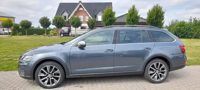 Skoda Octavia Scout 4x4 2,0TDi DSG +Pano+Navi+4xShzg+++