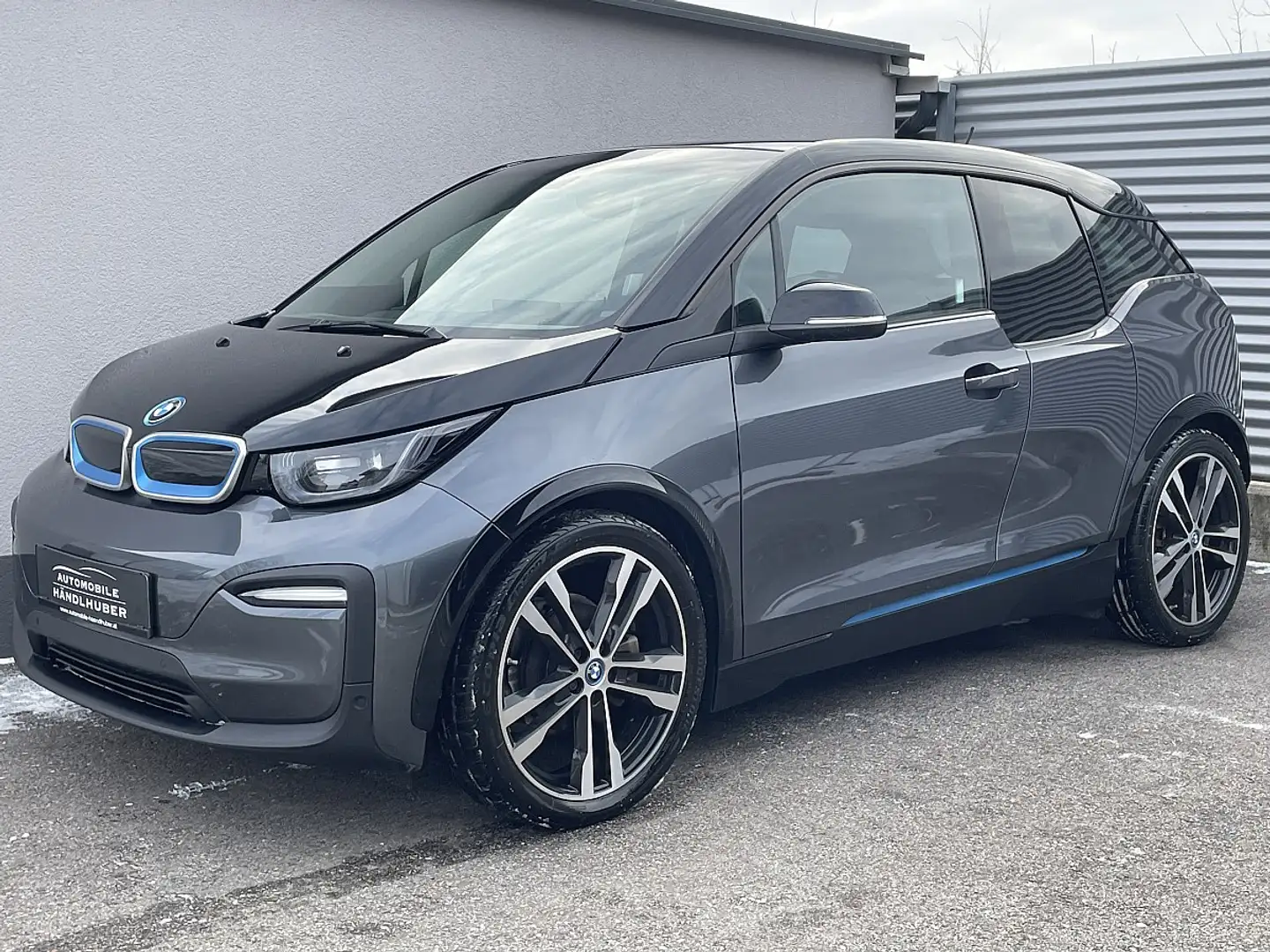 BMW i3 42,2kWh SPORTPAKET/LEDER/LED/NAVIPRO/RÜ.KAM/20"... Grau - 1