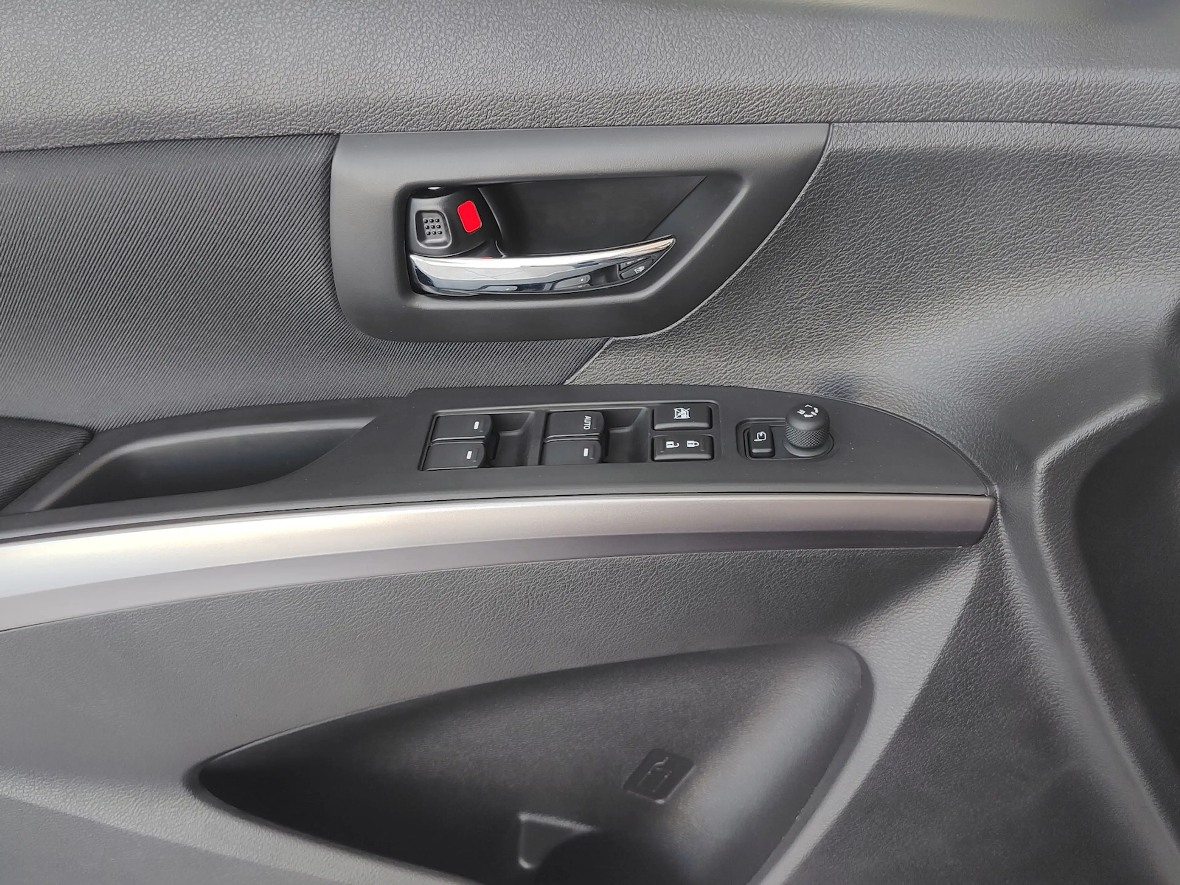 Suzuki S-Cross 1.4 Comfort Allgrip Hybrid — photo 13