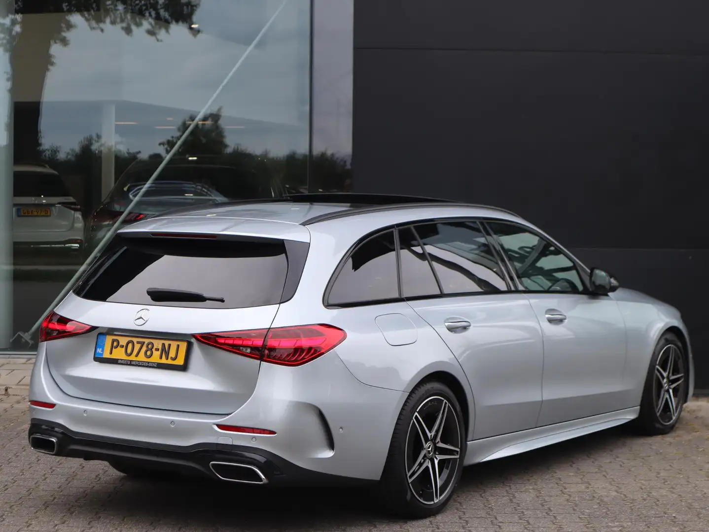 Mercedes-Benz C 180 Estate AMG Line Grijs - 2