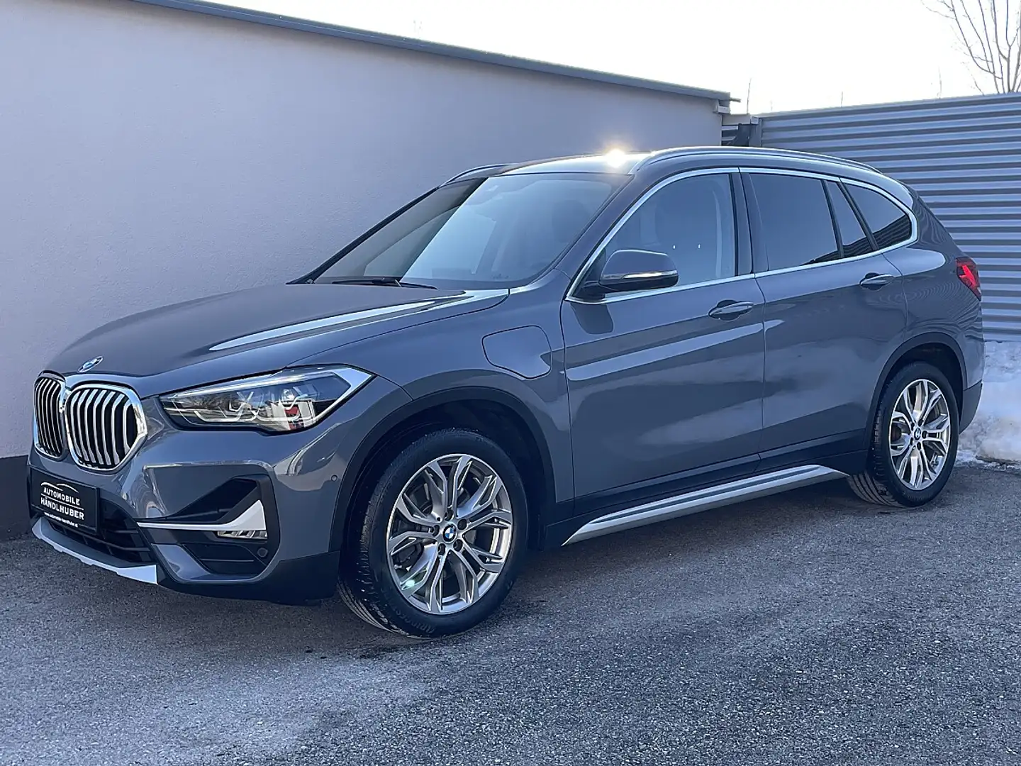 BMW X1 xDrive25e PHEV Aut.X-LINE/LED/RÜ.KAM/ALARM/PARK... Grau - 1