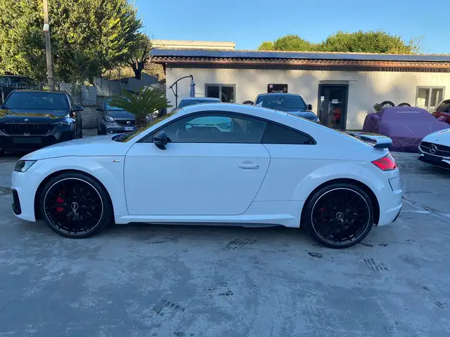 Audi TT view 6