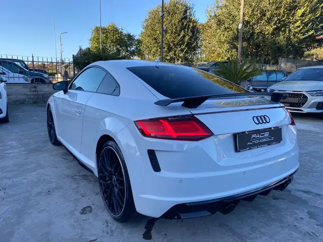 Audi TT view 11