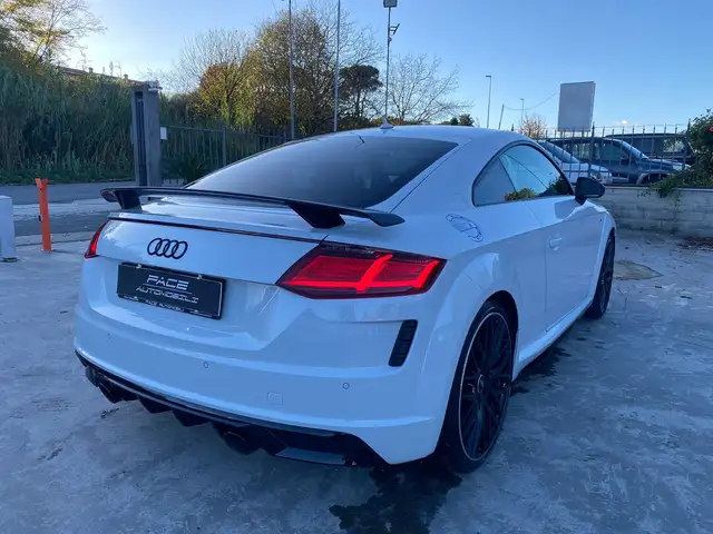 Audi TT view 12