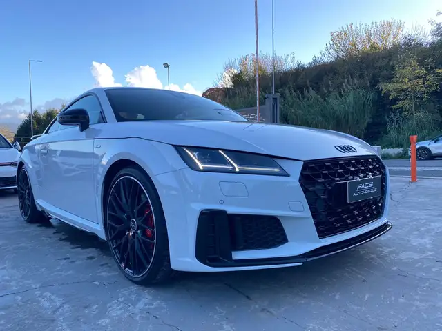 Audi TT view 3