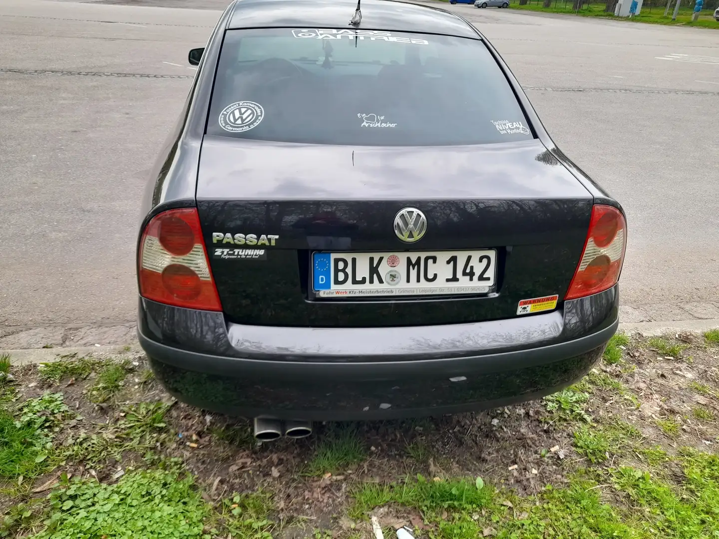 Volkswagen Passat 1.6 Schwarz - 2