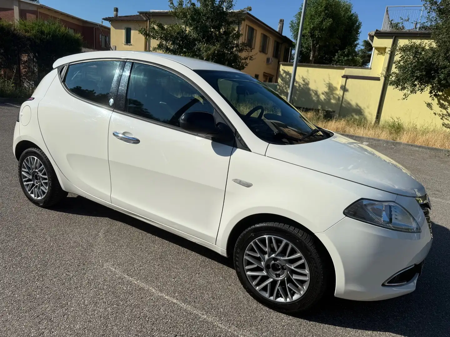 Lancia Ypsilon 1.2 Gpl - NEOPATENTATI - 12 MESI DI GARANZIA - Bianco - 2