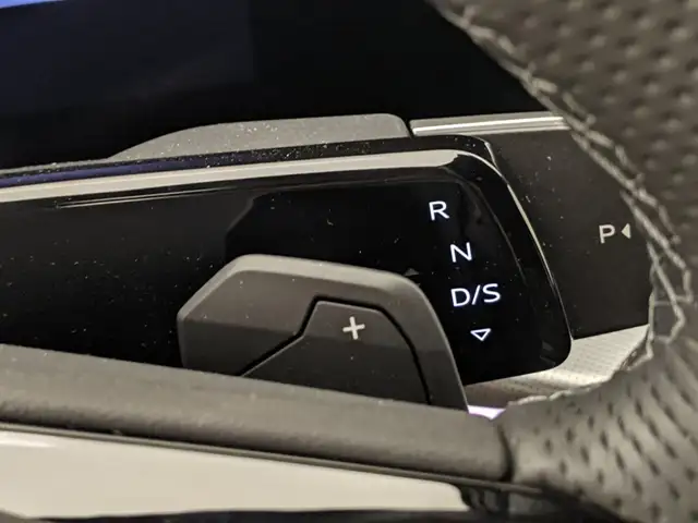 Audi Q3 view 11