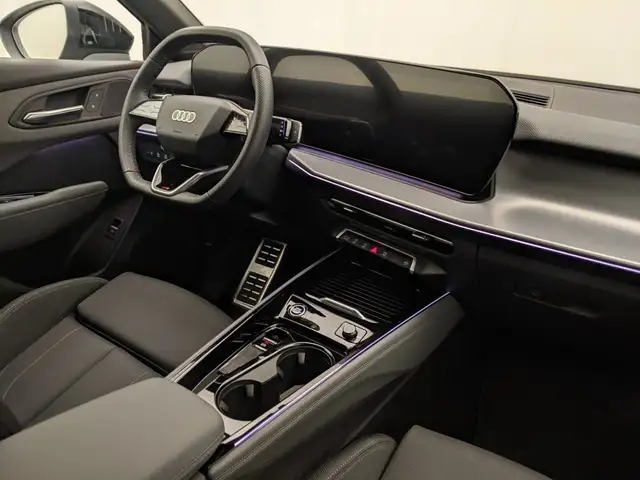 Audi Q3 view 6