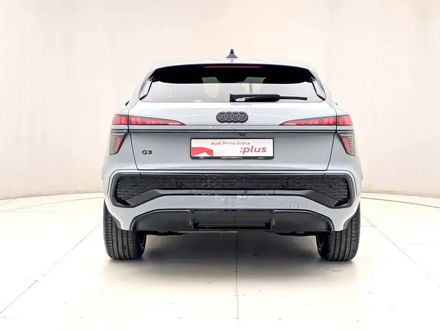 Audi Q3 view 5