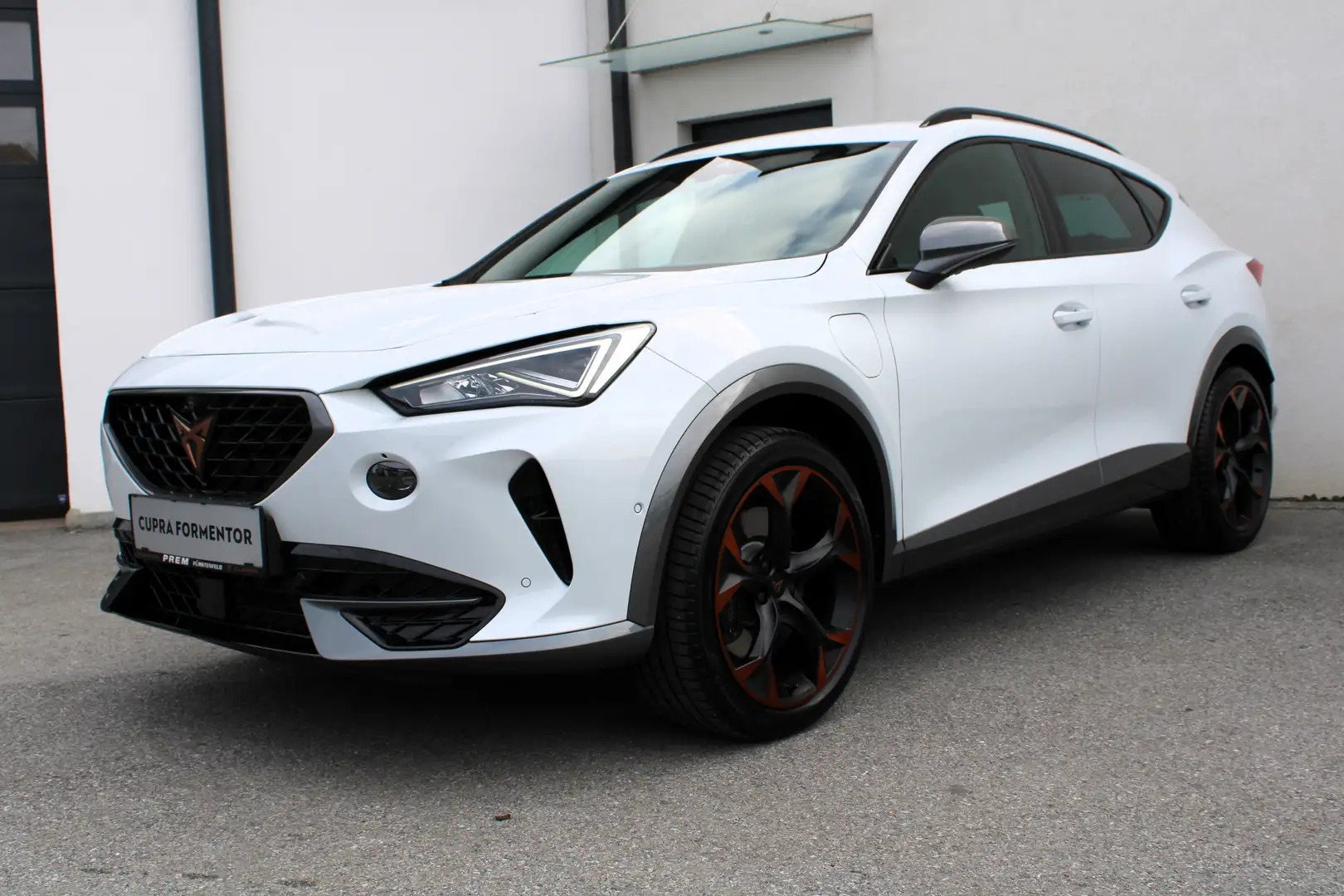 CUPRA Formentor VZ e-Hybrid "PHEV" 245 DSG mit MEGAAUSSTATTUNG! Weiß - 2