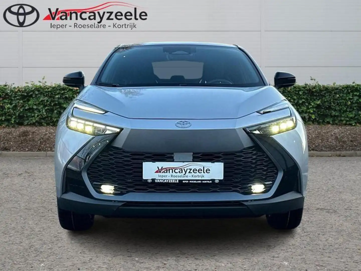 Toyota C-HR PREMIUM+nav+cam+sens V&A Silber - 2