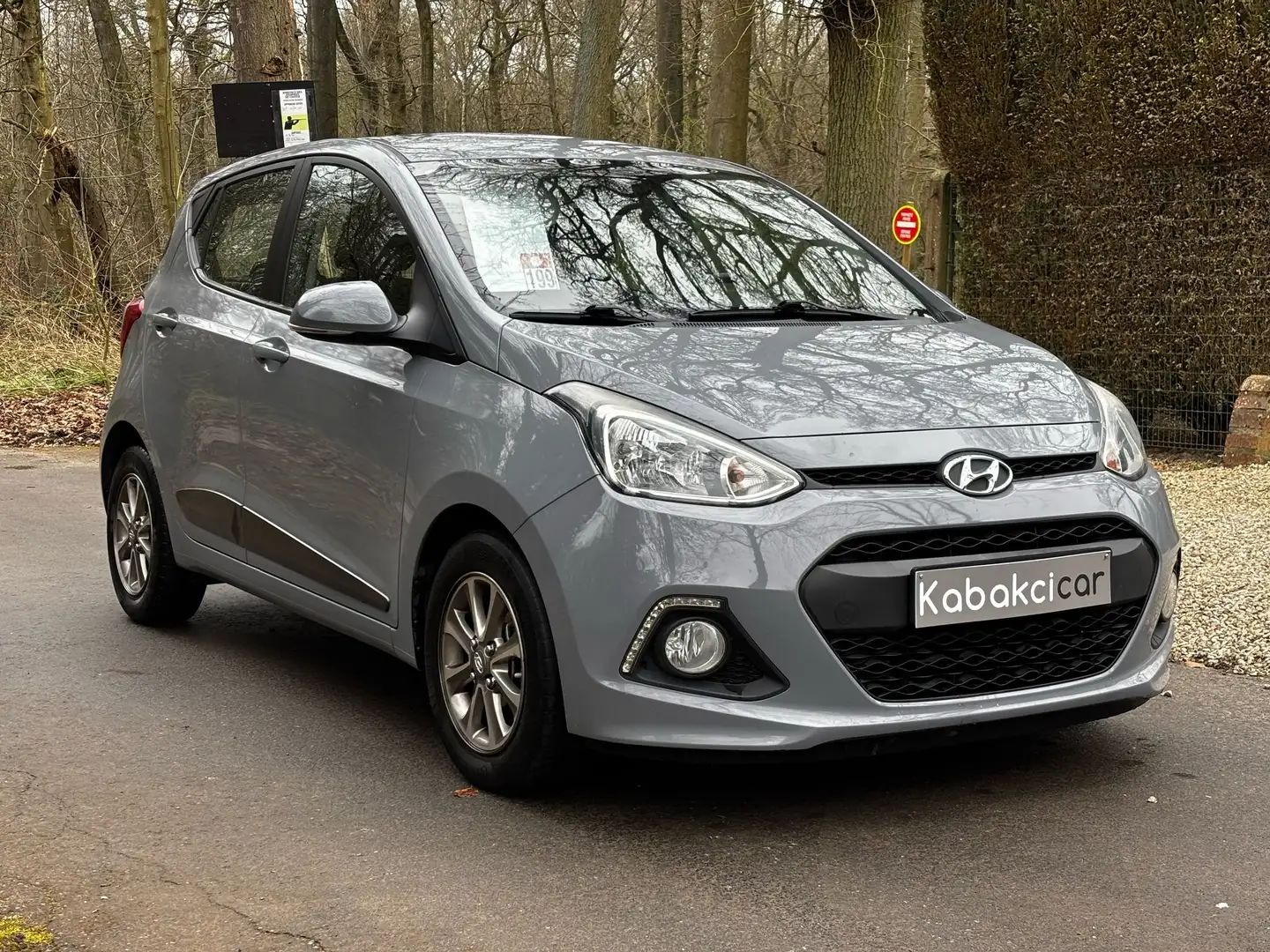 Hyundai i10 1.0i 67cv/A.C/CAPT.AR/RADIO CD/USB/GARANTIE 1AN Gris - 1