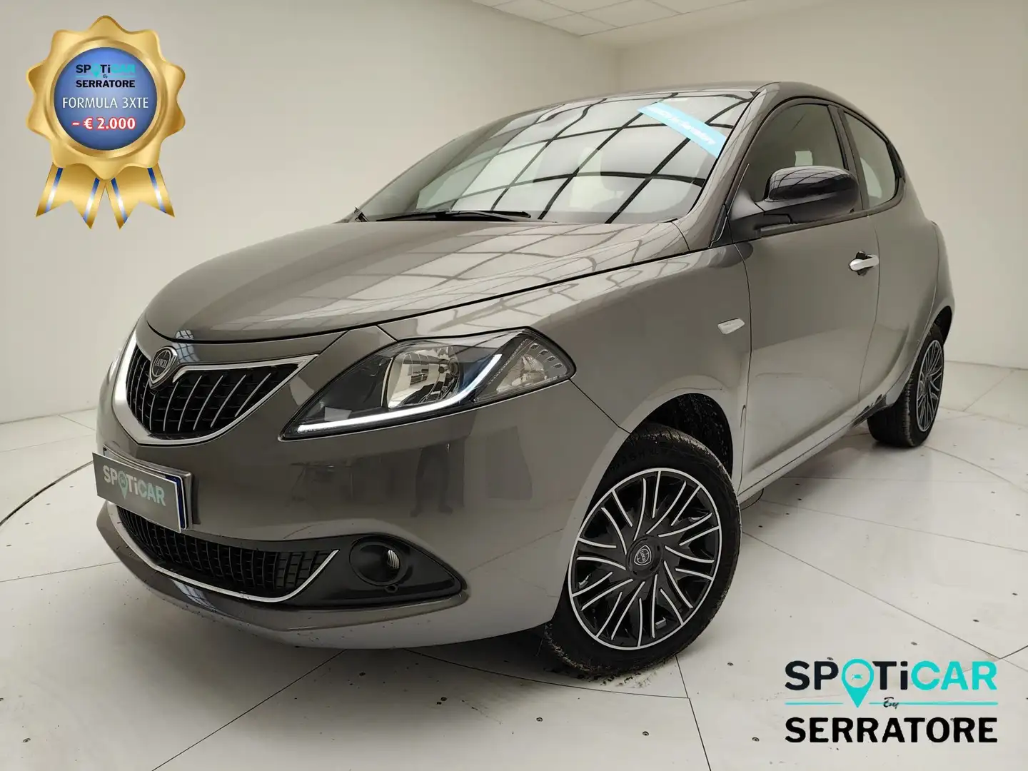 Lancia Ypsilon III 2021 1.0 firefly hybrid Gold s&s 70cv Grigio - 1