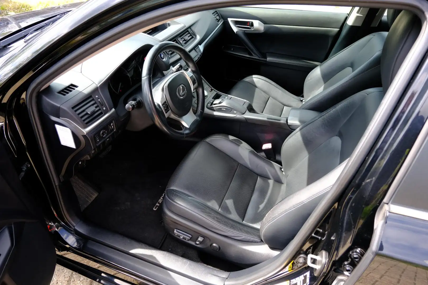 Lexus CT 200h Luxury Line Aut. Leder|Navi|LED|Cam|Stoelverw. Fekete - 2