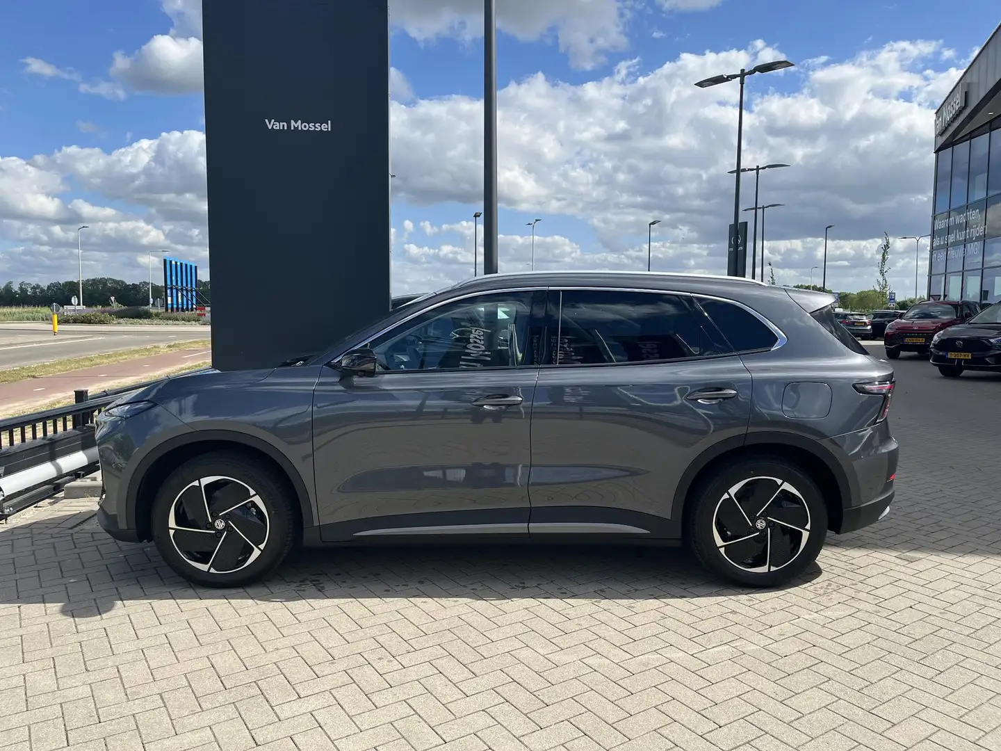 MG EV Luxury 64 kWh Nu met gratis Iphone 16 of Samsun Gris - 2