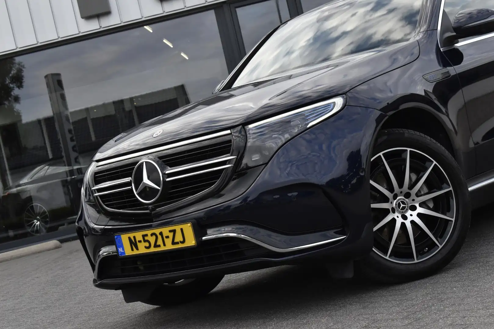 Mercedes-Benz EQC 400 4MATIC AMG Premium Plus 80 kWh INCL BTW Blauw - 2
