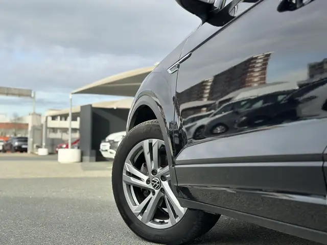 Volkswagen T-Roc view 9