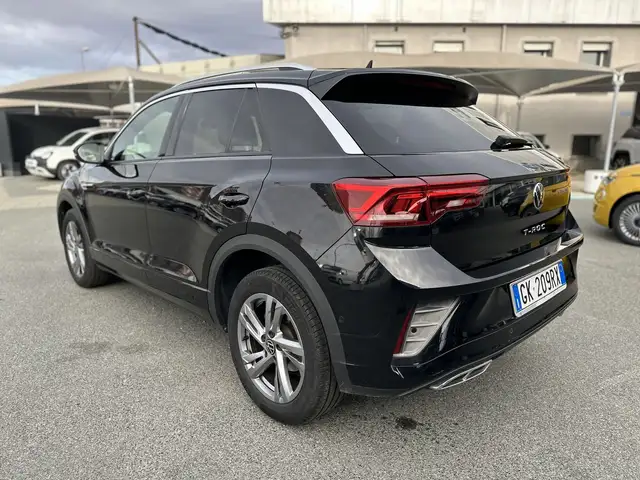 Volkswagen T-Roc view 5