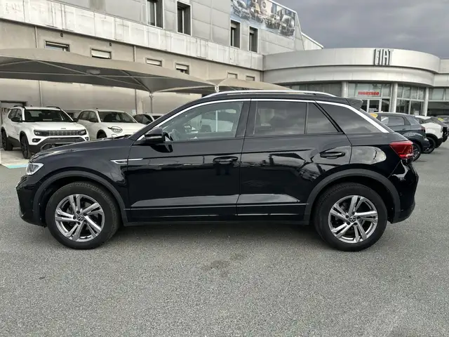 Volkswagen T-Roc view 4