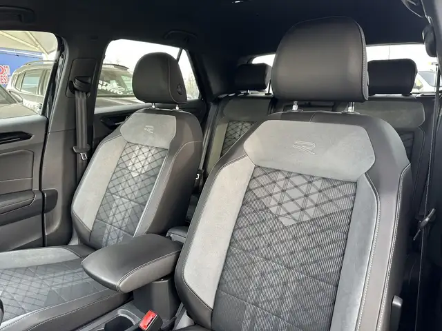 Volkswagen T-Roc view 11