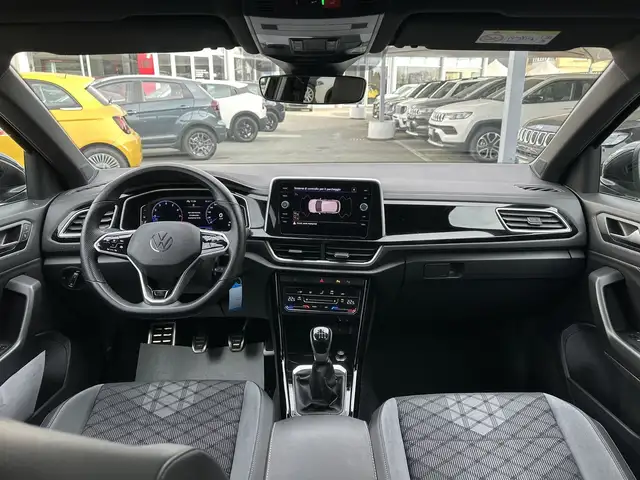 Volkswagen T-Roc view 14