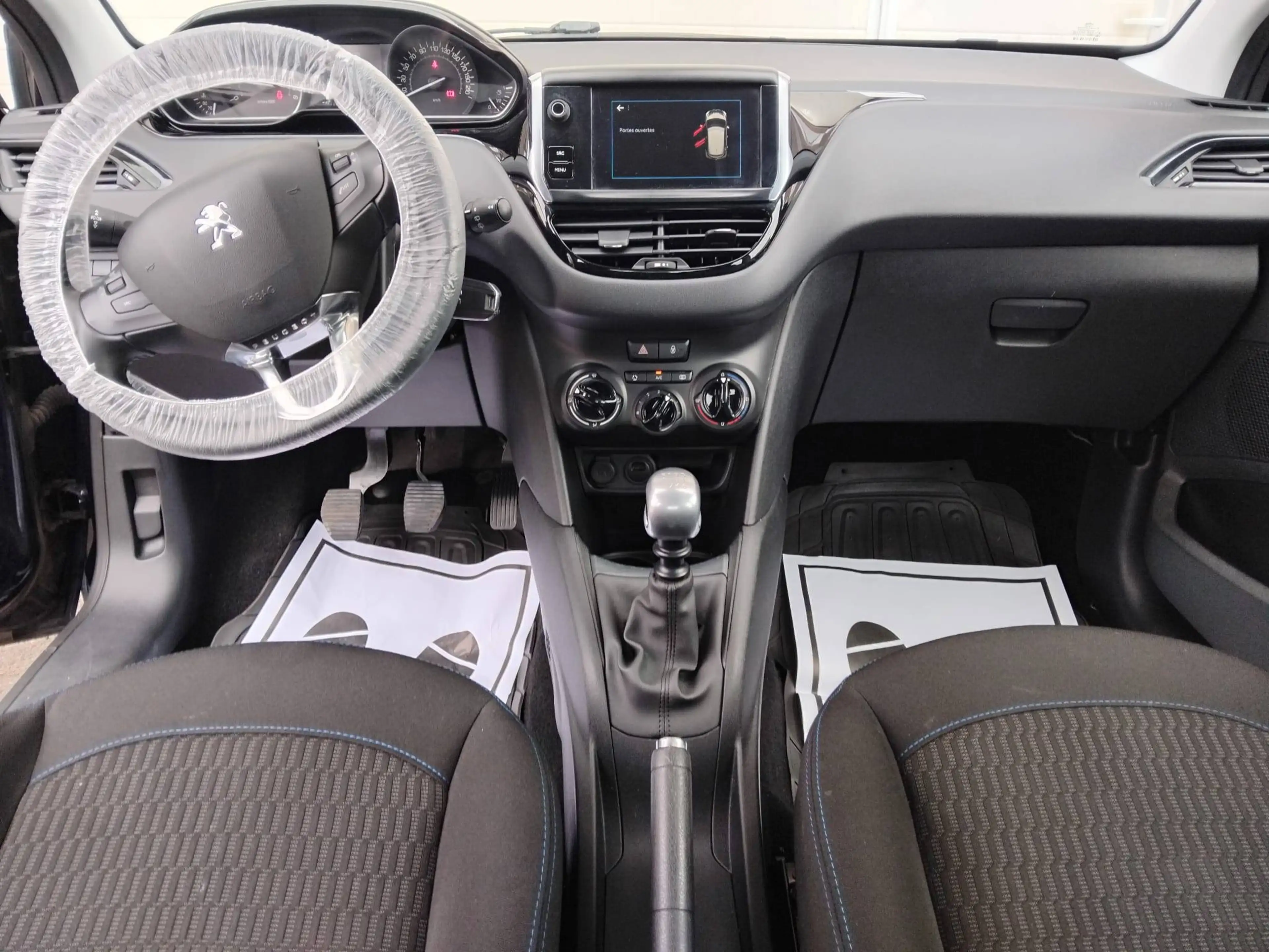 Peugeot 208 208 1.5 BlueHDi Signature S — photo 9
