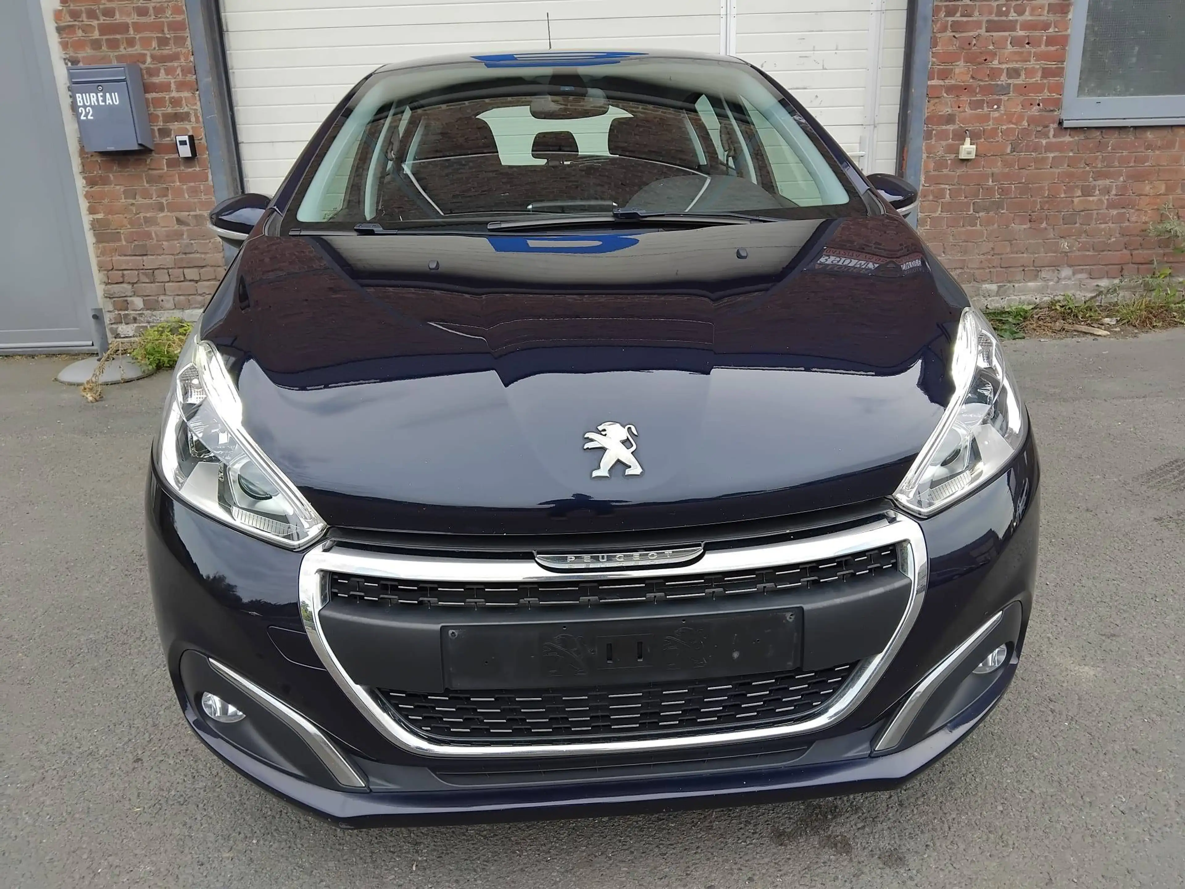 Peugeot 208 208 1.5 BlueHDi Signature S — photo 5