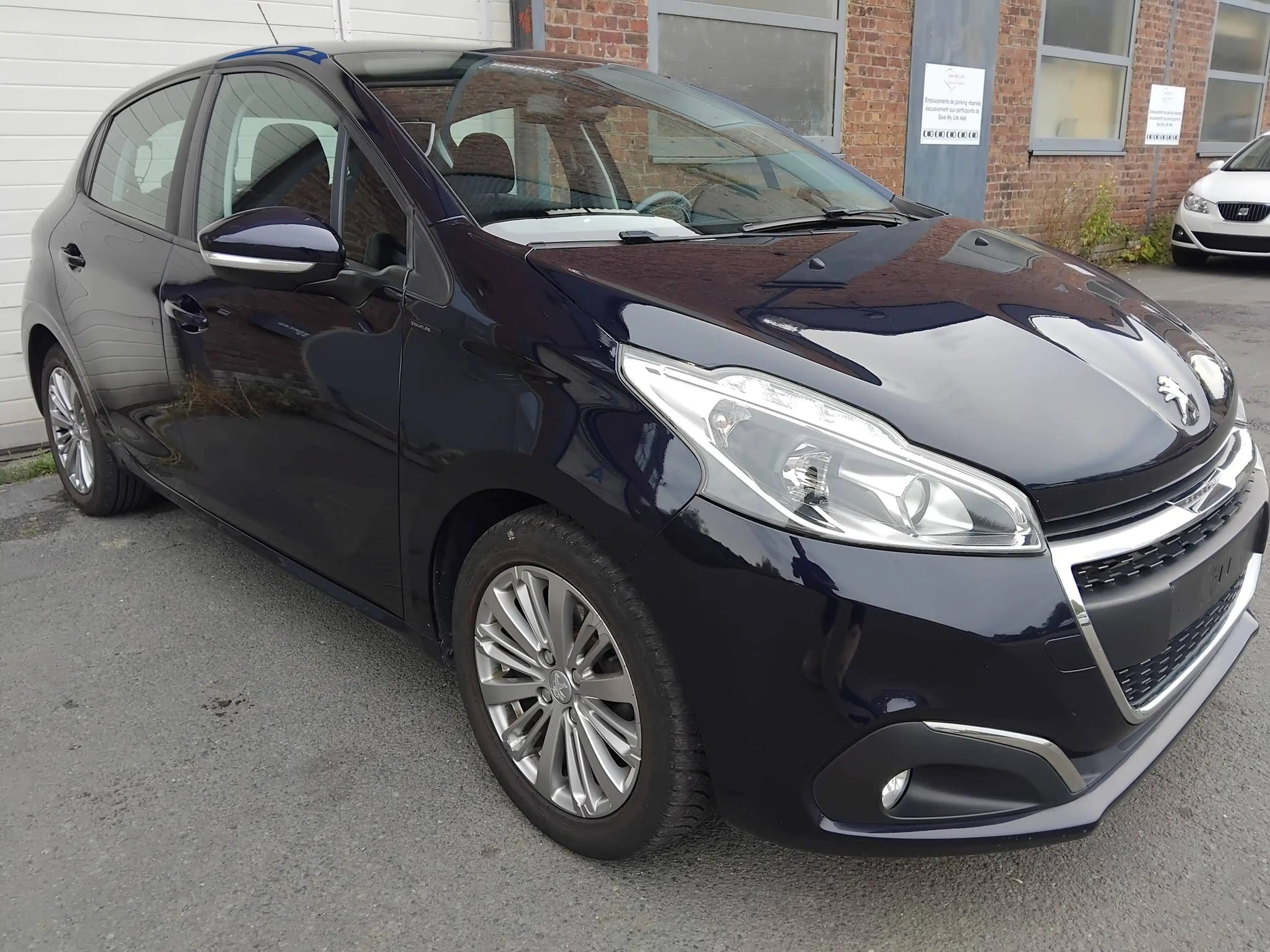 Peugeot 208 208 1.5 BlueHDi Signature S — photo 2