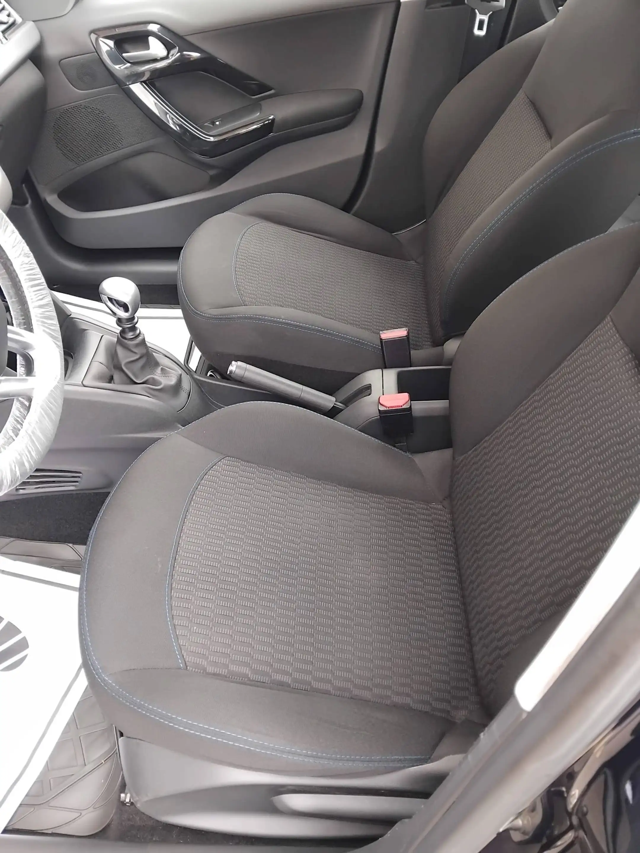 Peugeot 208 208 1.5 BlueHDi Signature S — photo 7