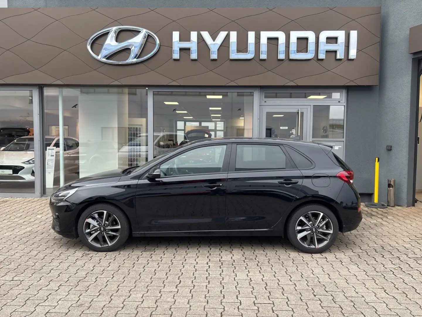 Hyundai i30 Advantage Facelift*LED*NAVI*RÜCKFAHRKAMERA Klima Schwarz - 2