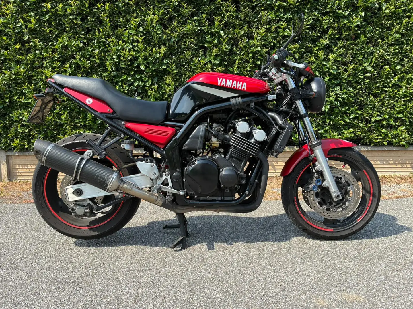 Yamaha FZS 600 Rojo - 1