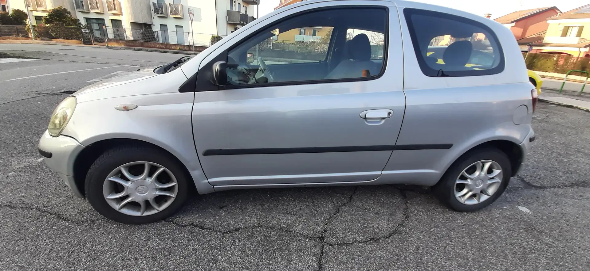 Toyota Yaris Yaris 3p 1.3 Luna - 1