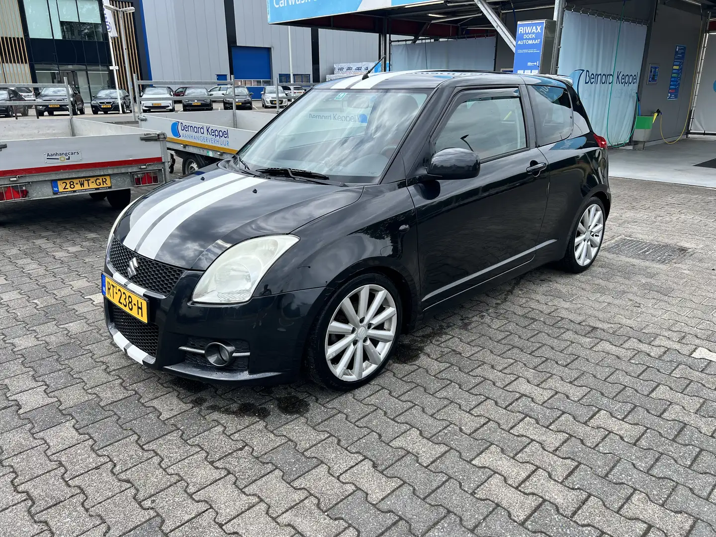 Suzuki Swift 1.6 Sport Zwart - 1