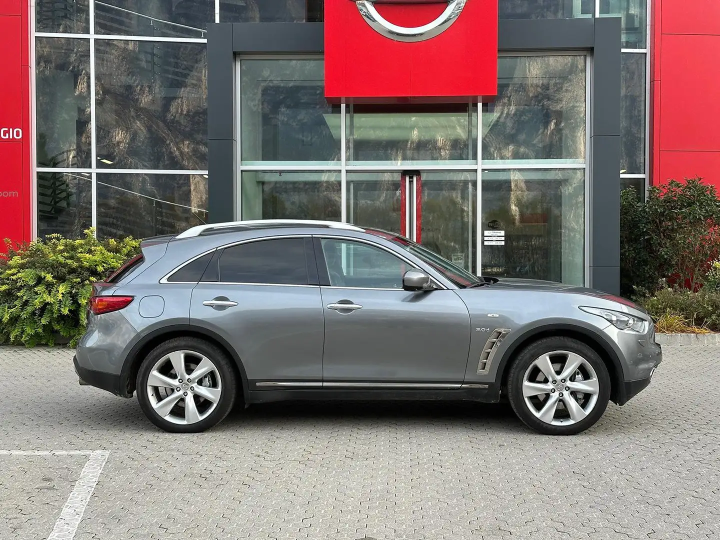 Infiniti QX70 (FX) 3.0 V6 D S AWD Auto FL INFINITI QX70 Grau - 2