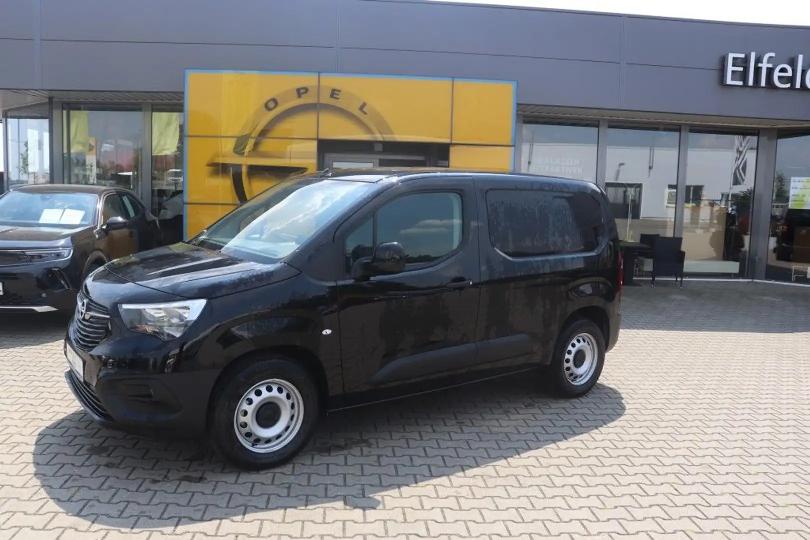 Opel Combo -e Cargo (50-kWh) Edition crna - 1