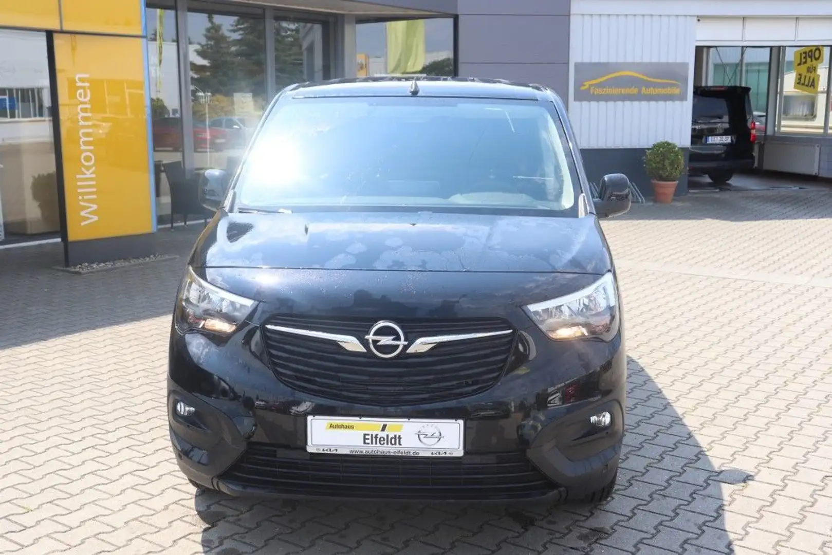 Opel Combo -e Cargo (50-kWh) Edition crna - 2